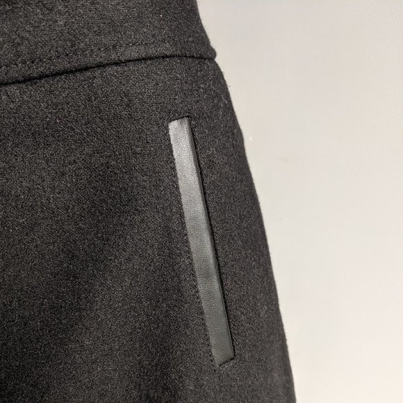 Banana Republic black skirt size 0P - Picture 6 of 7